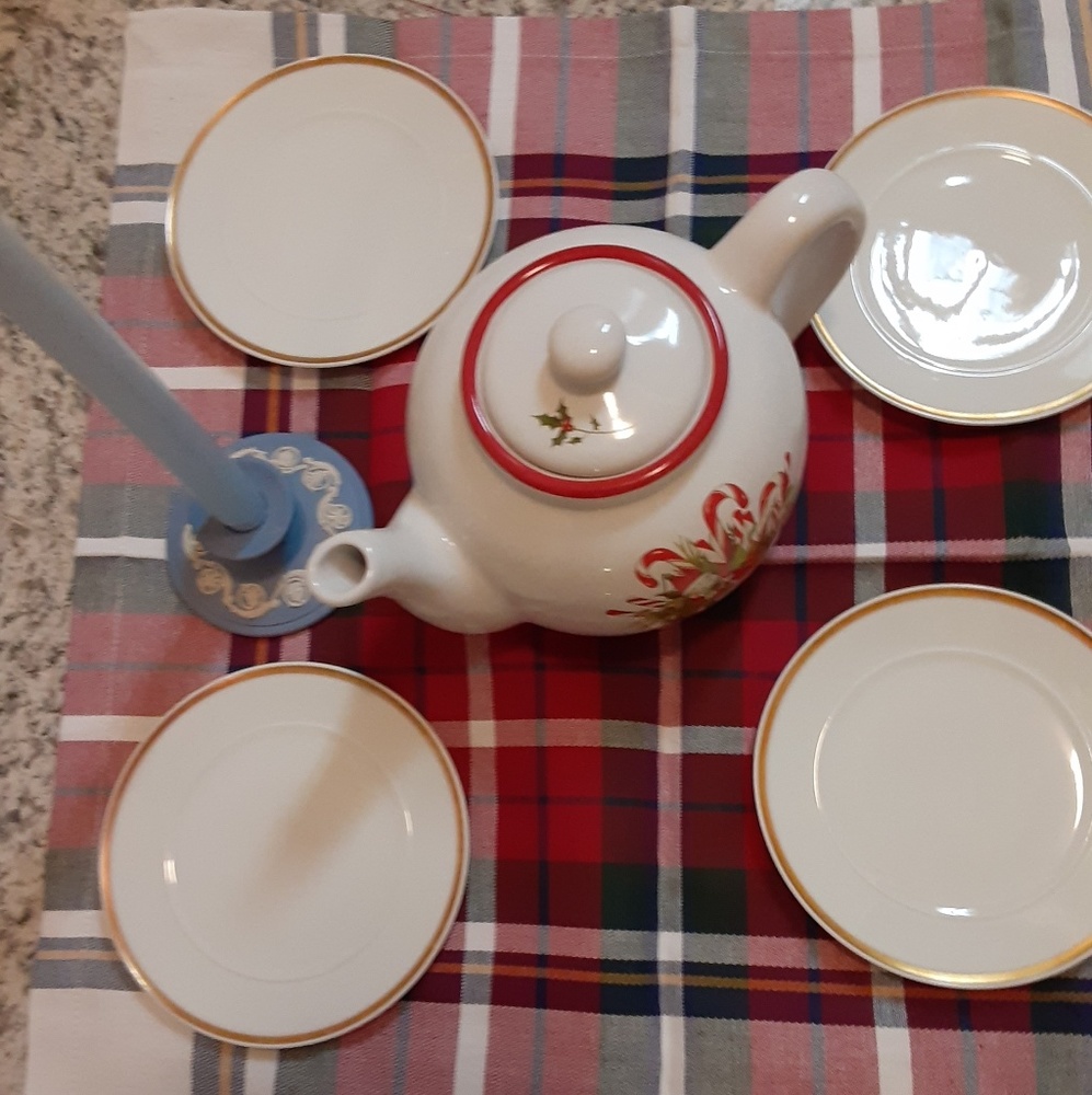 14ct gold trim China plates by Chateau d'or Block